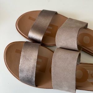 Sorel leather slides size 10